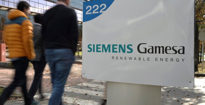 El logo de Siemens Gamesa a la entrada de la sede de la compañía de aerogeneradores en el parque tecnológico de  Zumudio, cerca de Bilbao. REUTERS/Vincent West