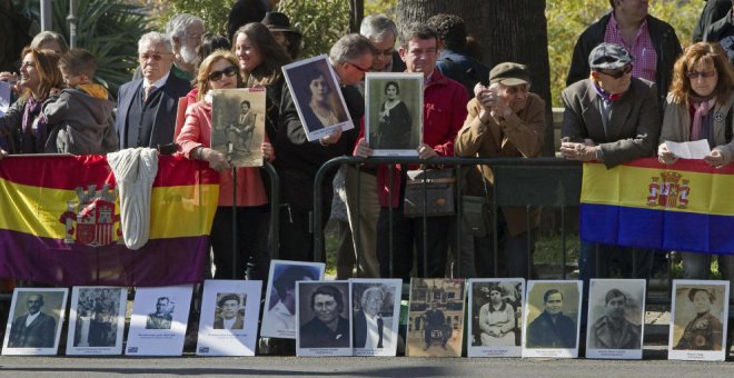 Manifestantes por la memoria histórica el día de Andalucía.- EFE