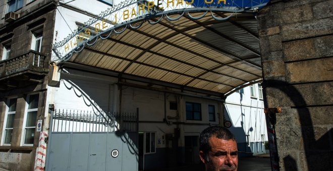 Un trabajador naviero de Vigo, antes de una manifestación en plena crisis del sector, el 4 de julio de 2013.- MIGUEL RIOPA (AFP)