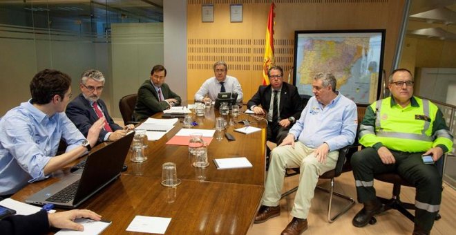 Tras el caos, el ministro del Interior, Juan Ignacio Zoido, convocó una reunión de crisis con el Director General de Tráfico, Gregorio Serrano, y el director general de Protección Civil, Juan Antonio Díaz Cruz, entre otras autoridades, para abordar la sit