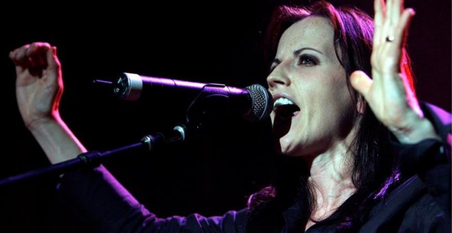 Imagen de archivo de la cantante del grupo musical The Cranberries, Dolores O'Riordan, durante una actuación de su gira en solitario en Zúrich, Suiza, el 1 de junio de 2007. La cantante irlandesa ha fallecido hoy, 15 de enero de 2018, a los 46 años de eda