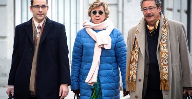 La senadora del PP y exalcaldesa de Cartagena Pilar Barreiro,c.,acompañada de sus abogados a su llegada a la sede del Tribunal Supremo donde declara en calidad de investigada en el caso Púnica por utilizar presuntamente fondos públicos para la mejora de s