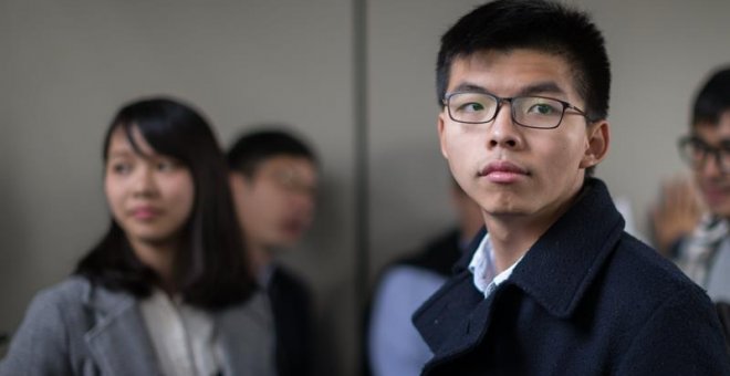 El secretario general del partido Demosisto, Joshua Wong, en la Alta Corte este miércoles 17 de enero de 2018, en Hong Kong (China). EFE