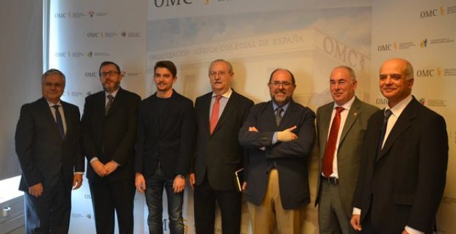 Miembros del Foro de la Profesión Médica con representantes del Ministerio de Sanidad