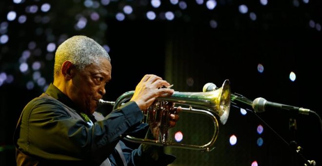 El músico de jazz surafricano Hugh Masekela. / EFE