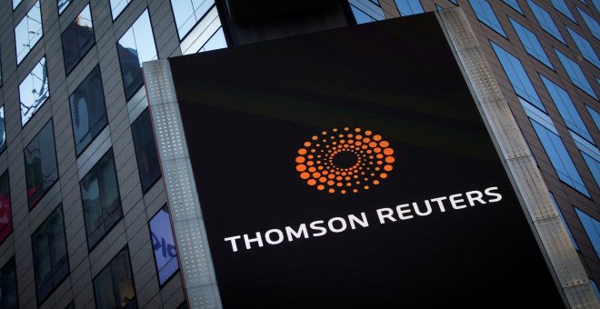 El logo de Thomson Reuters, en la sede de la compañía en  Times Square, en Nueva York. REUTERS/Carlo Allegri