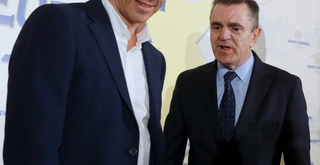 El secretario general del PSOE, Pedro Sánchez, junto al al líder de los socialistas de Madrid, José Manuel Franco, en un desayuno informativo  en el Fórum Europa. EFE/Paco Campos