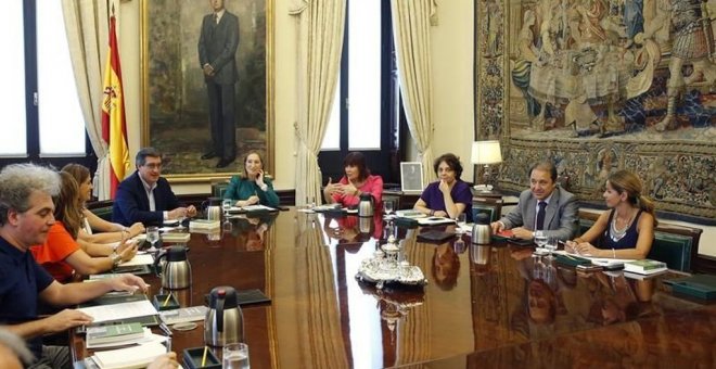 Reunión de la Mesa del Congreso, presidida por Ana Pastor. EFE