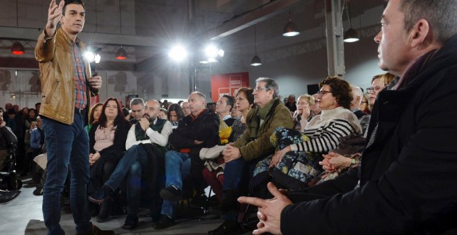 El secretario general del PSOE, Pedro Sánchez, participa en Valladolid en una asamblea abierta. EFE/ Nacho Gallego
