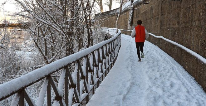 La Aemet prevé para este viernes en León un tiempo muy nuboso con precipitaciones, persistentes en las montañas. / EFE