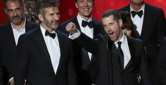 David Benioff y D.B. Weiss, durante una gala de los Emmy. REUTERS