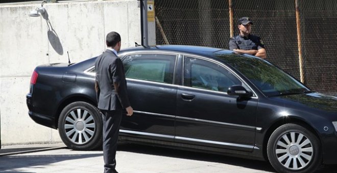 Rajoy sale en coche de la Audiencia Nacional tras declarar por Gürtel. EUROPA PRESS