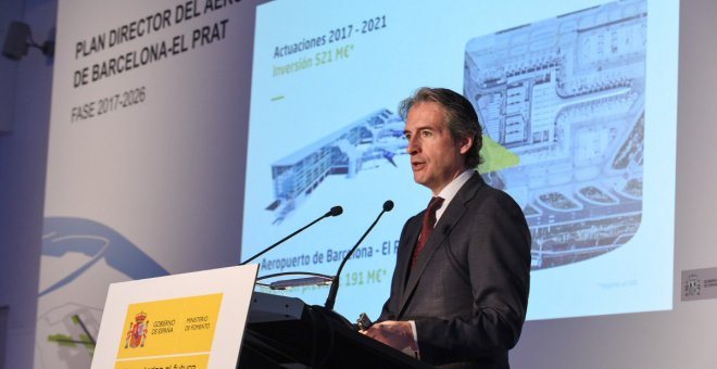 El ministre de Foment, Íñigo de la Serna, durant la presentació del Pla Director 2017-2026 de l'Aeroport de Barcelona. Ministeri de Foment