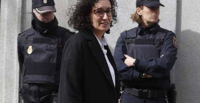 La secretaria general de ERC, Marta Rovira, a su salida del Tribunal Supremo. | JAVIER LIZÓN (EFE)