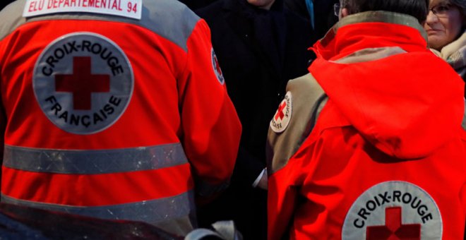 Trabajadores de Cruz Roja, en Francia hace unos días. REUTERS/Charles Platiau