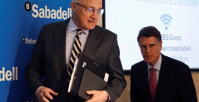 El presidente de Banco Sabadell, Josep Oliú, y el consejero delegafo, Jaime Guardiola, en la presentación de resultados de la entidad en 2017. EFE