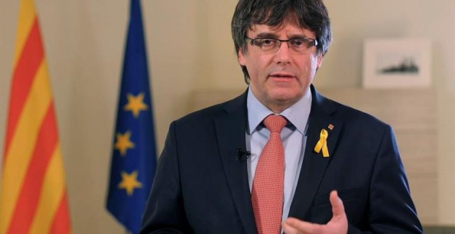 Imagen del vídeo difundido hoy a través de las redes sociales, en el que el líder de Junts per Catalunya (JxCat), Carles Puigdemont, ha anunciado que renuncia "de manera provisional" a su investidura. - EFE