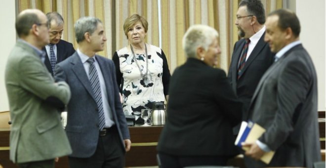 La presidenta del Pacto de Toledo, Celia Villalobos (c), en una reunión de la comisión parlamentaria. E.P.