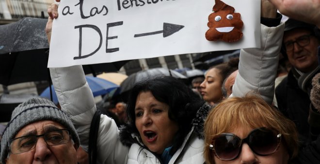 Participantes en la manifestación en Madrid en demanda de unas pensiones dignas. REUTERS/Susana Vera