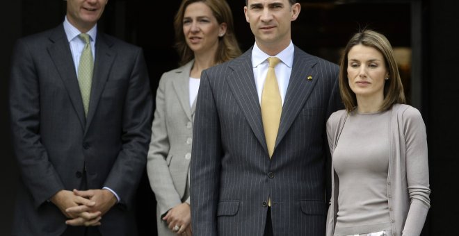 El rey Felipe VI y la reina Letizia, junto a Iñaki Urdangarin y Cristina de Borbón, en una fotografía de noviembre de 2014. REUTERS