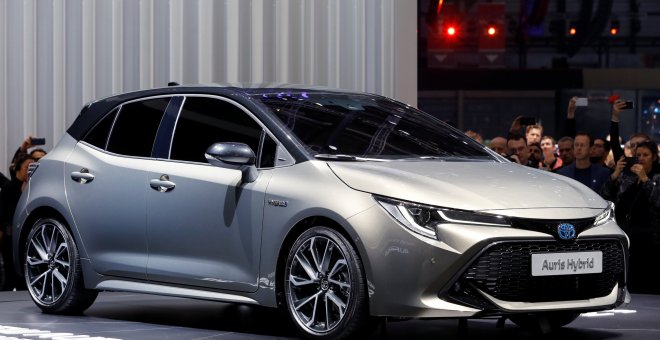 Toyota ha presentado en el Salón de Ginebra su nuevo modelo Auris Hybrid. /REUTERS