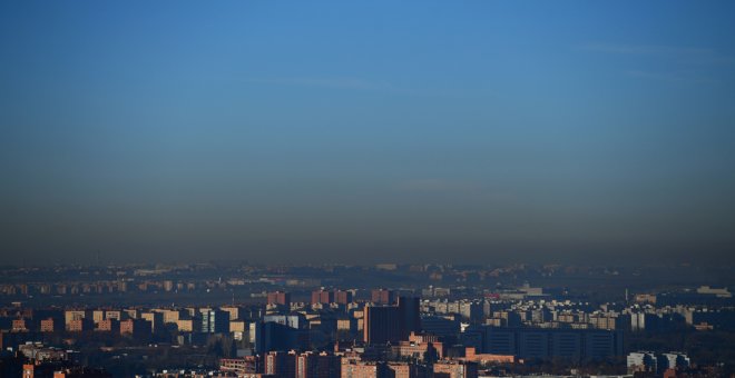 Vista de la boina de contaminación sobre la ciudad de Madrid. AFP