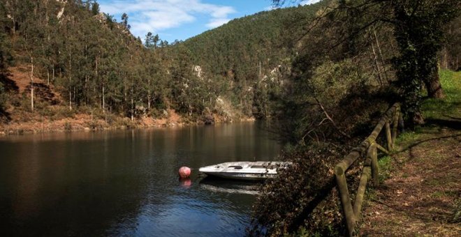 El cadáver de María Paz Fernández fue hallado en el embalse asturiano de Arbón. / ALBERTO MORANTE (EFE)