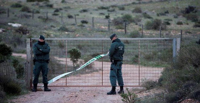 Efectivos de la Guardia Civil en las inmediaciones del pozo el que podría haber estado el niño Gabriel Cruz, de ocho años, desaparecido el pasado 27 de febrero en Las Hortichuelas, en Níjar (Almería),y que hoy ha sido encontrado muerto. El cuerpo del niño