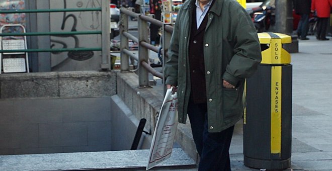 Foto de archivo de un jubilado en Madrid. / EP