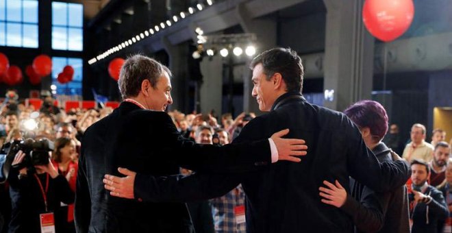 El secretario general del PSOE, Pedro Sánchez (d) y el exlíder socialista, José Luis Rodríguez Zapatero, durante la inauguración de la Escuela Buen Gobierno Jaime Vera del PSOE. | JUAN CARLOS HIDALGO (EFE)