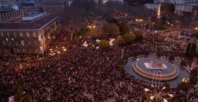 Manifestantes este sábado en la plaza de Neptuno