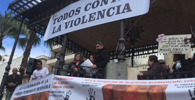 Ruth Ortiz, la madre de los niños Ruth y José asesinados por su padre José Bretón, en la Plaza de las Monjas en un acto en recuerdo de todas las víctimas de muertes violentas y para pedir la no derogación de la prisión permanente revisable. / Europa Press