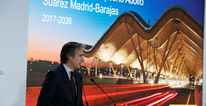 El ministro de Fomento, Íñigo de la Serna, durante la presentación del Plan Director del Aeropuerto Adolfo Suárez Madrid-Barajas Fase 2017-2026. EFE/Paco Campos