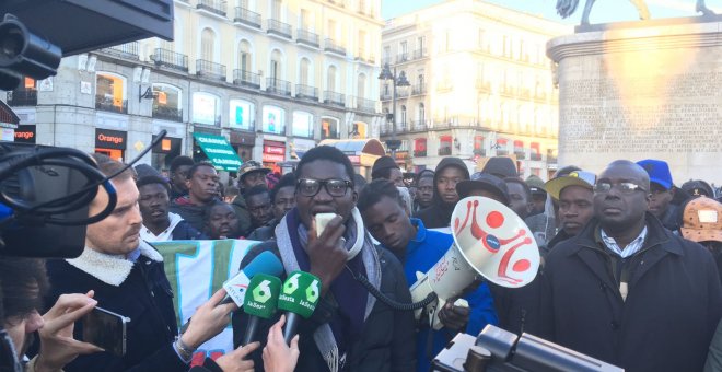 Cheikh Ndiaye, presidente de la Asociación de Inmigrantes Senegaleses en España (AISE) en la manifestación celebrada el 21 de marzo de 2018 en Madrid. MARÍA LOZANO