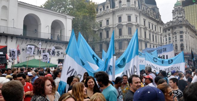 Vista general de la manifestación celebrada en Buenos Aires para conmemorar el 42 aniversario del golpe de Estado.