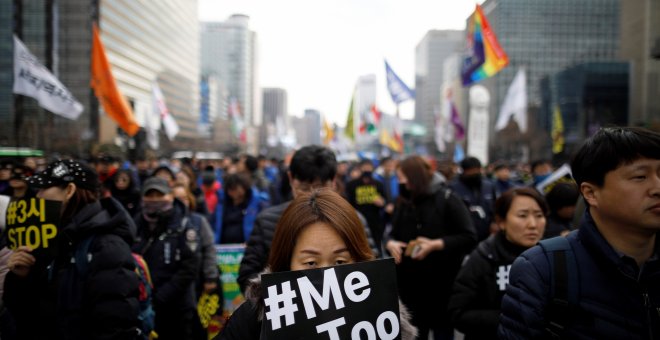 Protesta como parte del movimiento #MeToo en el Día Internacional de la Mujer en Seúl. REUTERS