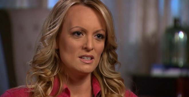 La actriz porno Stephanie Cliffor "Stormy Daniels" durante una entrevista. Handout (Reuters)