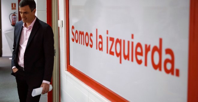 El secretario general del PSOE Pedro Sánchez, a su llegada a una rueda de prensa en la sede del partido en la madrileña calle de Ferraz. EFE/Emilio Naranjo