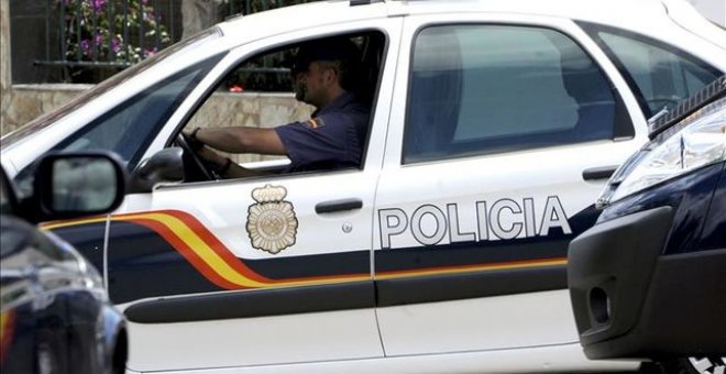 Agentes de la Policía en Elche. EFE/Archivo