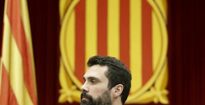 El presidente del Parlament, Roger Torrent, durante el pleno de la cámara catalana. | ANDREU DALMAU (EFE)