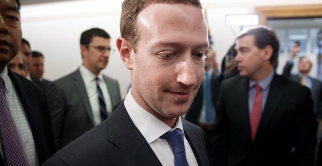 Mark Zuckerberg, en el Conrgeso de EEUU. EFE/SHAWN THEW