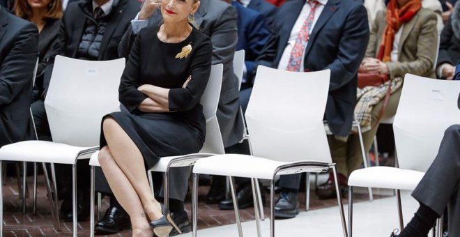 La presidenta de la Comunidad de Madrid, Cristina Cifuentes, al inicio hoy, en la Real Casa de Correos, del acto de entrega del VII Premio "Verdad, Memoria, Dignidad y Justicia" de la AVT. /EFE