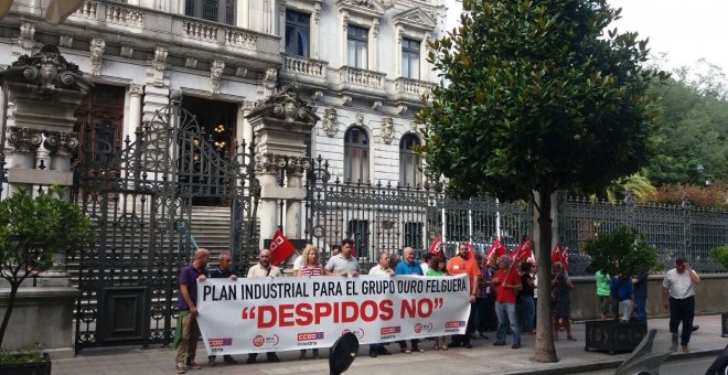 Trabajadores de Duro Felguera en una protesta ante la sede del Gobierno asturiano, en Oviedo. E.P.