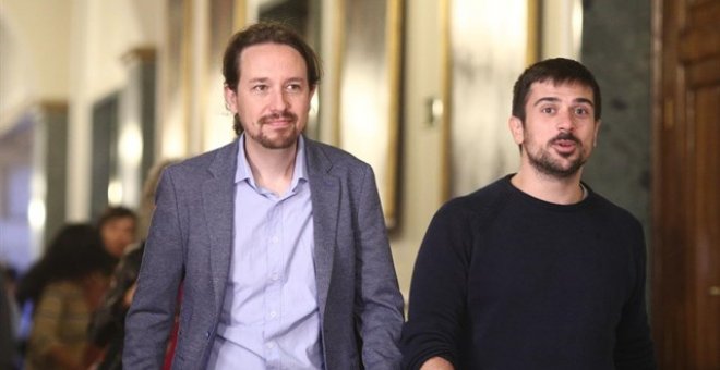 Pablo Iglesias y Ramón Espinar en el Senado. EUROPA PRESS