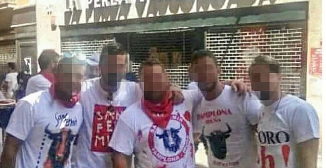 Foto de los cinco miembros de 'la manada' en los Sanfermines de 2016.