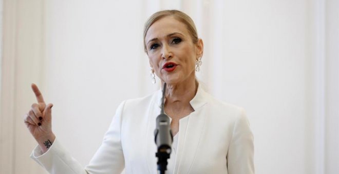 Cifuentes, durante su comparecencia en la que anunció su dimisióbn. EFE