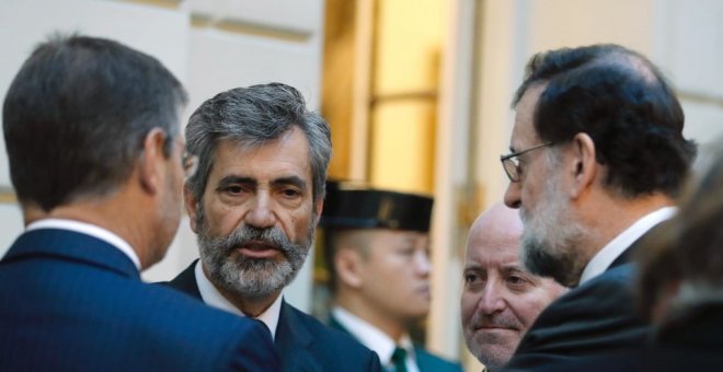 El ministro de Justicia, Rafael Catalá, (i) junto al presidente del Gobierno, Mariano Rajoy, y Carlos Lesmes Serrano, presidente del Supremo y del CGPJ. EFE/Archivo