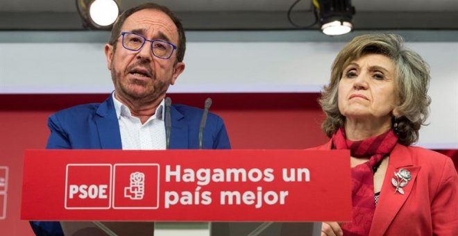 El secretario de Justicia y Nuevos Derechos, Andrés Perelló, y la secretaria de Sanidad, Luisa Carcedo, durante la rueda de prensa en la que han han presentado una proposición de ley de regulación de la eutanasia. EFE