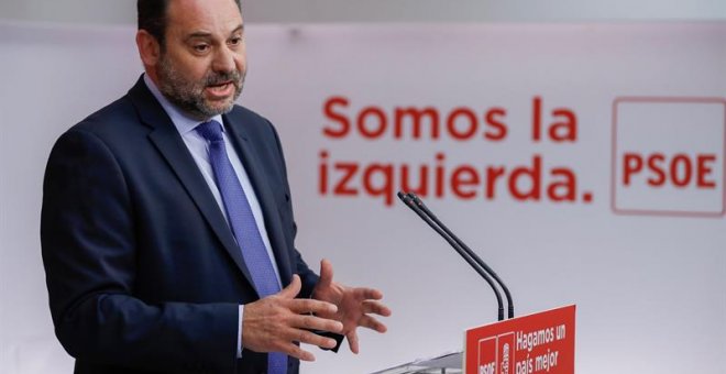 El secretario de Organización del PSOE, José Luis Ábalos,en rueda de prensa en la sede del partido ha calificado este domingo como "política de ruptura" la intención de los independentistas de investir al expresident de la Generalitat Carles Puigdemont a