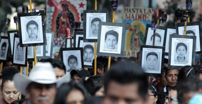 Imagen de archivo de una manifestación por los 43 estudiantes desaparecidos en Ayotzinapa. EFE/Alex Cruz